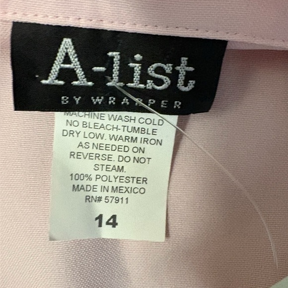 Women's Light Pink Short Sleeve Blazer - Picture 4 of 4